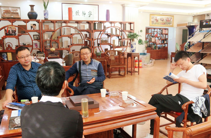 熱烈歡迎西安辦廠客戶孫總、張總、楊總來鑫浪進(jìn)行技術(shù)交流